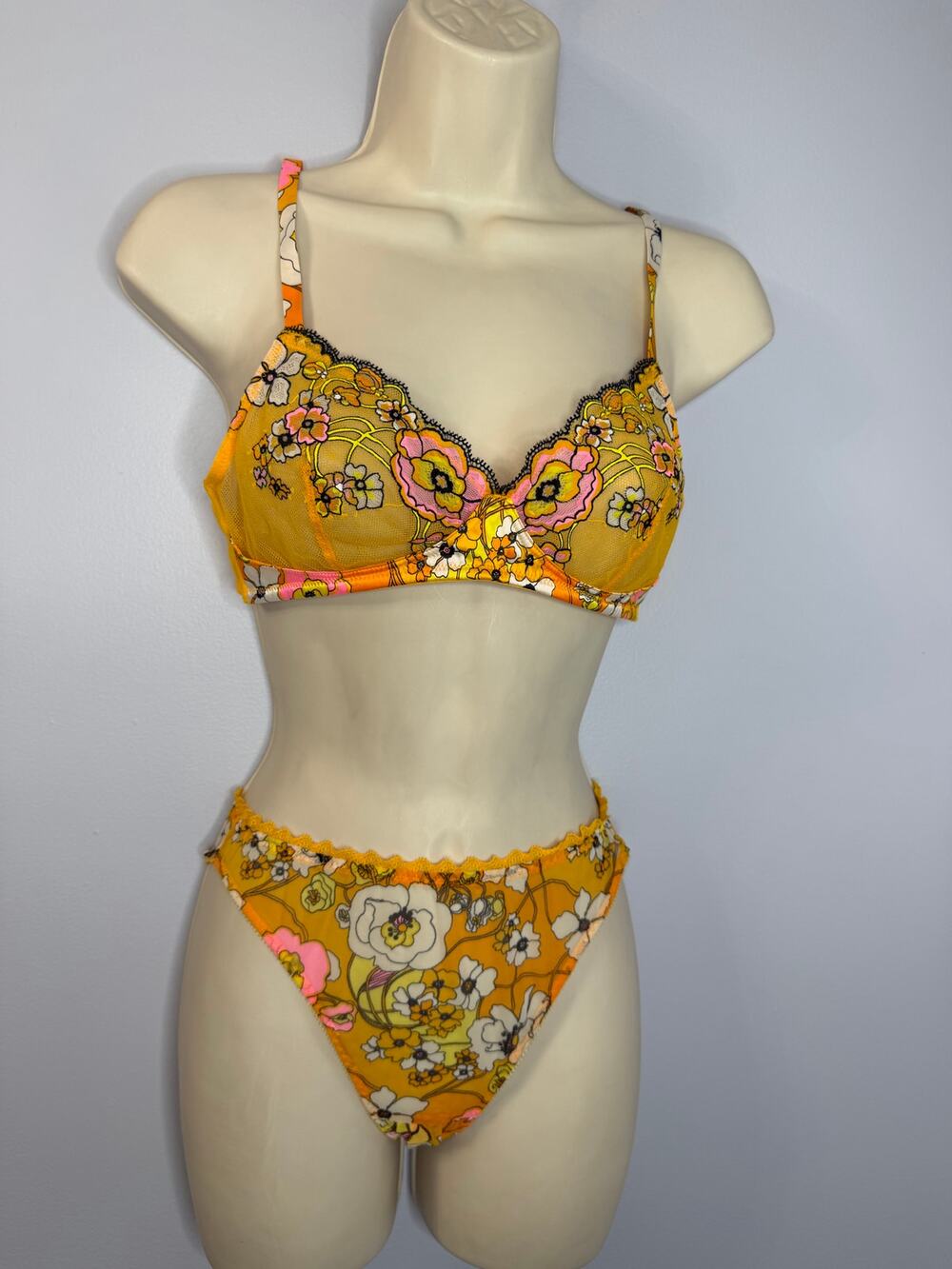 Savage x fenty Mod Poppy Lace Bralette M & Panties S Set Yellow Floral New